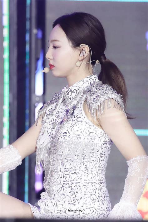 Bunnybong On Twitter Fashion Women Nayeon