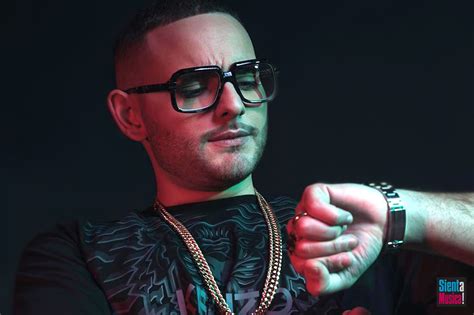 Check spelling or type a new query. Rocco Hunt: fuori il video del nuovo singolo "Fammi ...