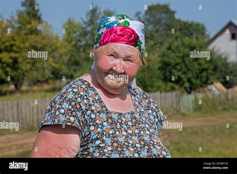 Russian Village Woman Hi Res Stock Photography And Images Alamy