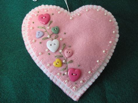 Pretty Button Heart Felt Crafts Felt Hearts Crafts Felt Ornaments