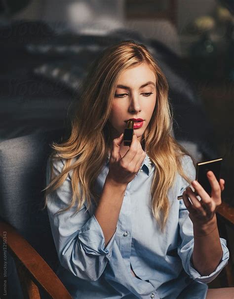 Beautiful Blonde Woman With Lipstick Smoking Image Telegraph