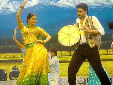 Rare Unseen Pictures Aishwarya Rai Bachchan Stage Performance