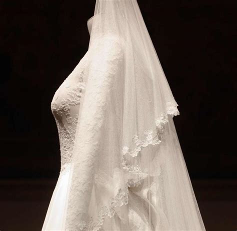 Die mode und die wahl des brautkleid bei der hochzeit bleibt die. Royal Wedding: Kates Hochzeitskleid jetzt zum Greifen nah ...