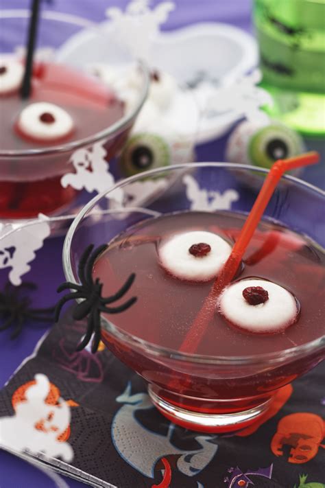 Maybe you would like to learn more about one of these? Cocktail sans alcool à base de cranberries, raisins noirs ...
