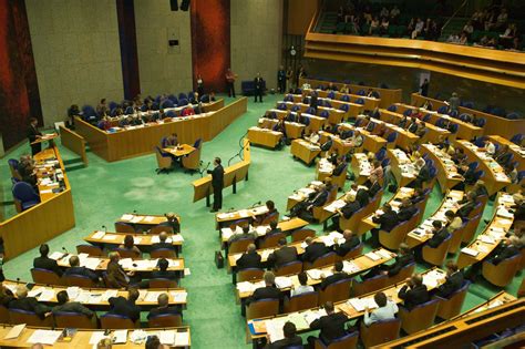 Entre parentesis esta el en todos debe haber gente que hable español, pero paises que sea su idioma oficial no tengo el dato exacto. Sobre Países Bajos - handelmetspanje.com