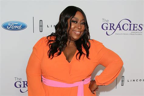 ‘i Love Your Curls Loni Love S Natural Hair Takes Over Her Instagram Feed Fans Can T Get Enough