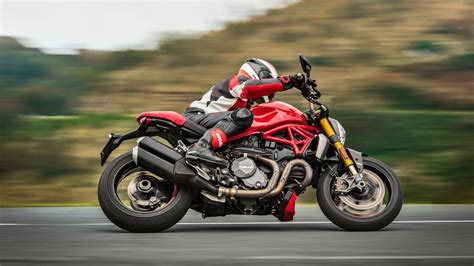 Progettate per i piloti con competenze di livello successivo, queste moto sono state costruite per una cosa: Ducati Monster 1200 | Ducati Monster 1200 S
