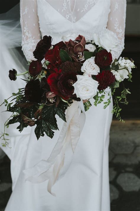 27 Romantic Red Wedding Bouquets Brides Red Bouquet Wedding Red