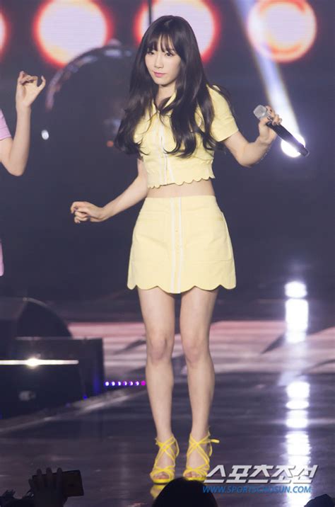 July 19, 1999 zodiac sign: 포토 소녀시대 테티서 태연, '앙증맞은 복근 노출'