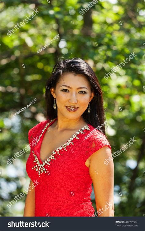 Sexy Mature Asian Woman Red Dress Foto Stock 447735934 Shutterstock