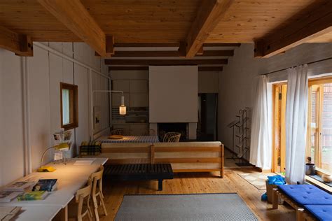 Probably, the most remarkable aspect of the house is the combination of many of alvar aalto's architectural and both the interiors and the exteriors are decorated with a variety of elements to mark the different uses of the space. muuratsalo - experimental house 14 | Interior: main living ...