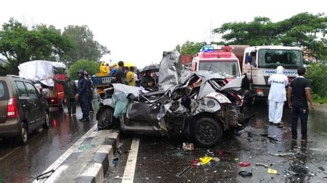 7 Dead 3 Hurt After Head On Car Crash On Old Mumbai Pune Highway