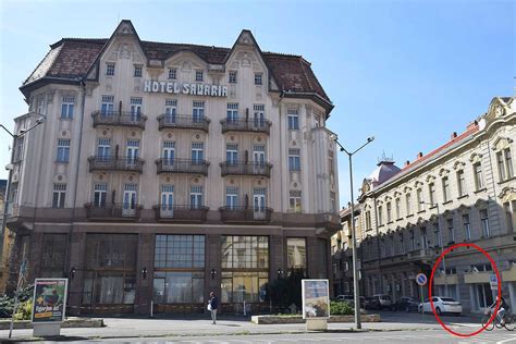 „azért azt ne felejtsük el, hogy hadházy szekszárdon volt hosszú ideig önkormányzati képviselő. Hende Csaba új irodájából remekül rálát a pusztuló Savaria ...