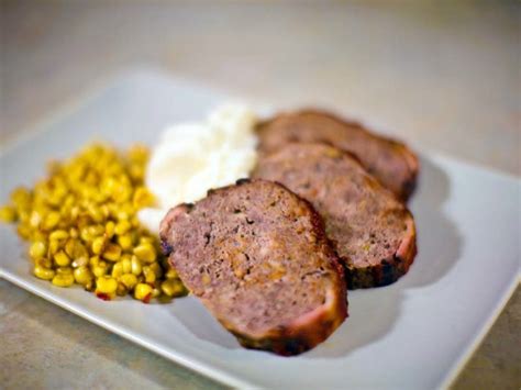 Remember to leave 1 inch border along. How Long To Cook A 2 Lb Meatloaf At 375 / Meatloaf With ...