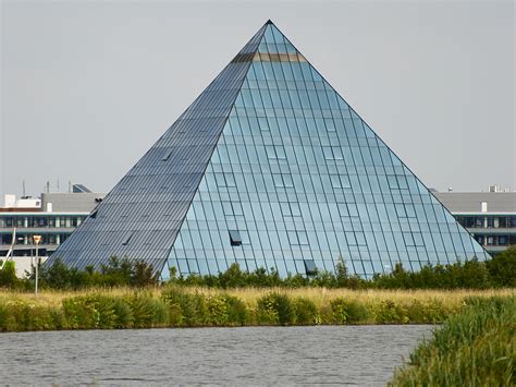 08:30 uhr bis 18:00 uhr: File:Hotel Pyramide Fuerth.jpg - Wikimedia Commons
