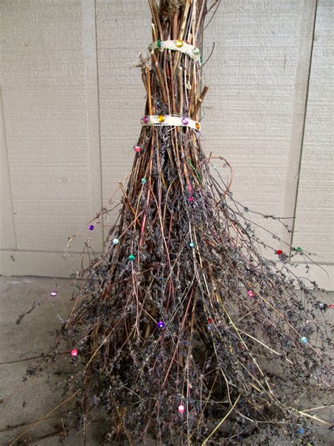 I will tell you how to make a witch 's broom. THE REHOMESTEADERS: DIY Sparkly Witch Broom