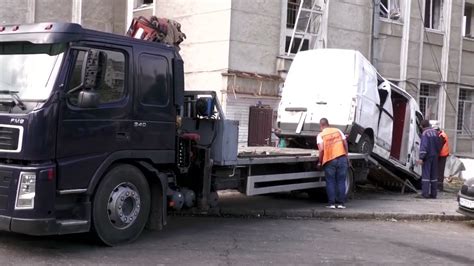 Ukrainian city grieves after Russian missile strike - YouTube