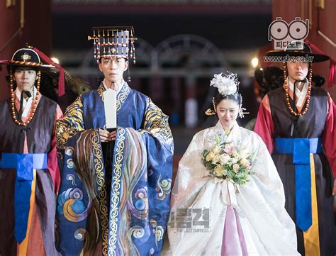 We did not have many romantic dramas this year, but few remarkable ones touched just the right chords to leave their imprints in our memories for years to come. Top 3 Royal Romance K-Dramas In Modern Times | Kpopmap ...