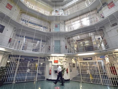 Prisoners Given In Cell Phones And Screens The Independent The
