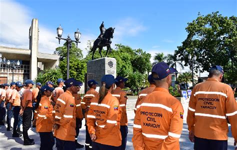 No colgar el uniforme en el patio es el primer. Protección Civil cumple labor de la mano con el pueblo