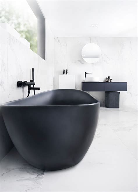 Check spelling or type a new query. BaderomsInspirasjon - sort frittstående badekar fra ...