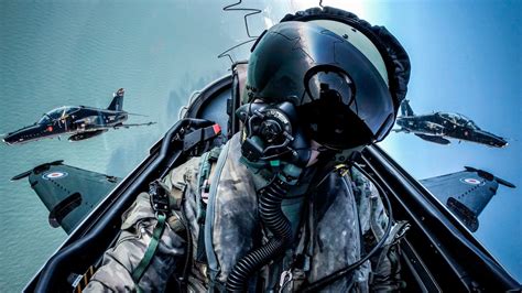 Raf Hawk T2 Pilot Takes Amazing Cockpit Selfie Mirror Online
