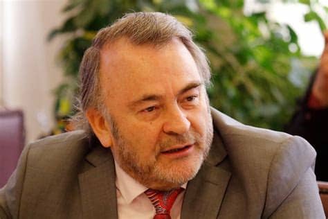 Luego de que el congreso aprobara de forma histórica el proyecto de reforma constitucional que permitió el retiro del 10% de los ahorros previsionales de las afp, el diputado karim bianchi presentó una nueva iniciativa que busca permitir un segundo retiro. Pepe Auth rechaza retiro del 10 por ciento de AFP ...