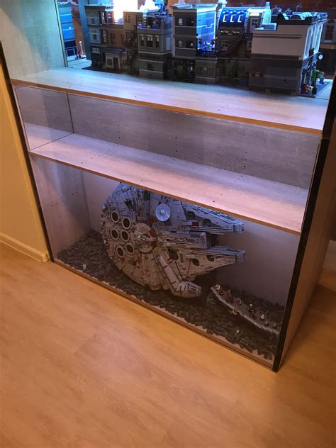 The model of a good organizer and leader who is versatile, but not specially educated and equipped with a strong will, is the prototype of a modern 'workaholic' person.his everyday life is clearly structured. LEGO Star Wars UCS Millennium Falcon 75192: Vitrinen ...