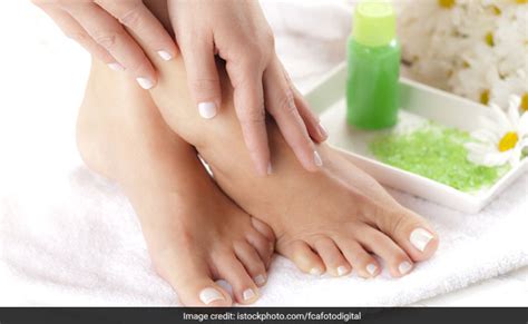 7 Aromatic Foot Scrubs To Keep Your Feet Beautiful