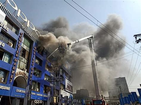 Fire Engulfs Lahores Hafeez Center