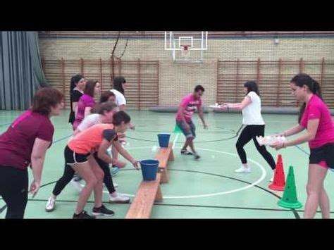 Esta es muy buena para romper el hielo y dar el primer paso al intento de desarrollo de la comunicación entre los jóvenes. Reto cooperativo "Come bolas" | Actividades educacion fisica, Educacion fisica juegos, Circuito ...