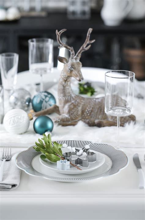 Kitchen table ideas require you to put the cooking area on the corner with the windows beside the cooking area. Festive Christmas Table Decor Ideas - holiday decorating tips