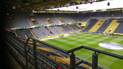 Seine fußballsparte nimmt „als hauptsportart die hervorragende stellung innerhalb des vereins ein. Stadion lelátó - Picture of Signal Iduna Park, Dortmund ...
