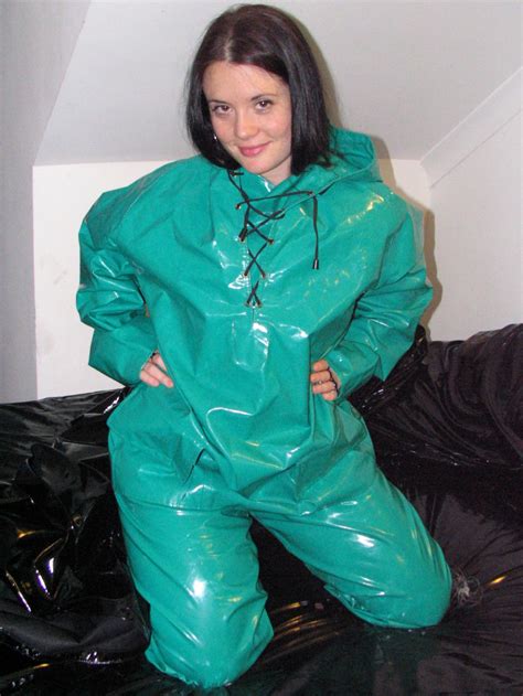 Rainweargirl A Place To Appreciate The Style Beauty And Practicality Of Rainwear In All Forms