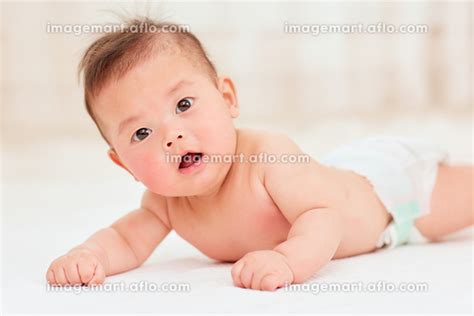 日本人の赤ちゃんの写真素材 214981578 イメージマート