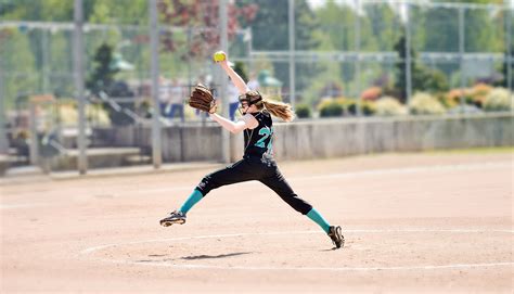 6 questions about the big risks of softball pitching - Futurity