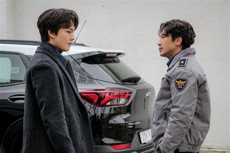 작가 꿈결나무 총편수 총 23화. '괴물' 측 "신하균X여진구 큰 변화, 숨막히는 심리전 펼쳐진다 ...