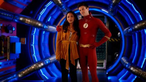 The Flash Season 5 Episode 10 Images Reveal A Post Elseworlds Team