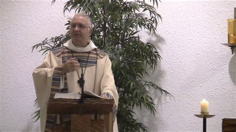 Pour laisser à l'épiphanie toute sa dimension de « pentecôte » du cycle de la nativité, l'église latine a récemment instauré la fête du baptême du seigneur, célébrée le dimanche qui suit l'épiphanie. Homélie de l'Épiphanie 2019 - YouTube