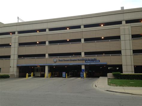 Cook County Hospital Parking Garage Lot 75 Parking In Chicago Parkme