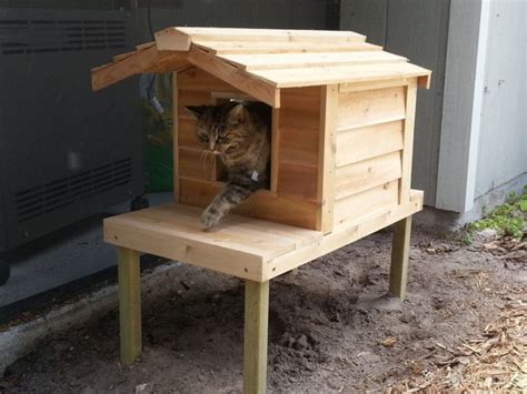 If you have a cat that spends most of its time outdoors, or you want to provide a warm, dry spot for neighborhood strays, here's an easy diy shelter you you can make several variations of this cozy shelter, depending on the supplies you already have around your home or what you can afford to buy. 52+ DIY Outdoor Cat House Ideas For Winters And Summer