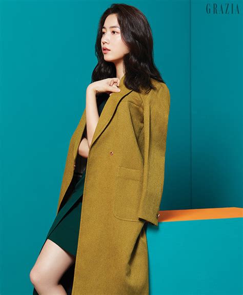 태양의 후예 / taeyangui huye. Ryu Hwa Young - Grazia Magazine October Issue '17 - Korean ...