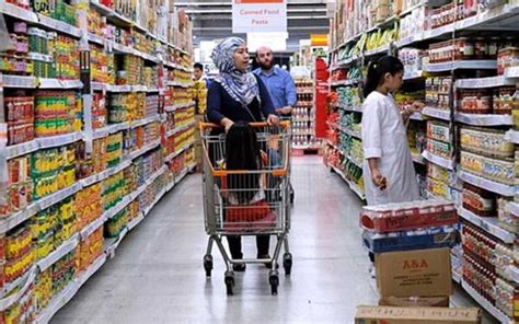 Kesan kenaikan harga barang kerana inflasi dan gst. Kenaikan harga barang dorong pengguna ke pasaran gelap ...