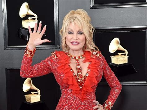 Dolly Parton Talks Plastic Surgery I Wasnt Naturally Pretty