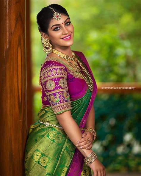 In A Bridal Look In A Green Color Saree Elbow Length Sleeve Blouse Design Necklace