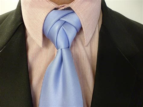 In other words, it will make you the most handsome guy in the room, even if that room houses the likes of george clooney and leonardo di caprio. How to Tie a Necktie Novotny Knot - How to Tie a Tie step ...
