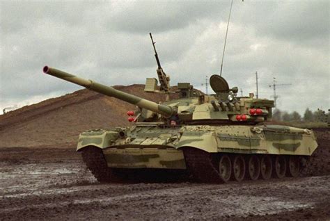 Единственный танк Т 80УМ 2 с активной защитой Дрозд был уничтожен ещё