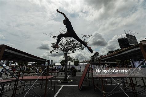 Video majlis semerbak gemilang 2018. Kemeriahan Sambutan Hari Sukan Negara 2018 di Bukit Jalil ...