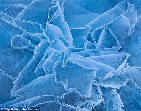 The Incredible Underwater Ice Bubbles Goes Here Daily Mail Online