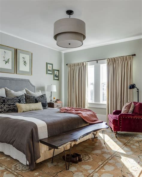A Blend Of Eclectic Modern And Traditional Create A Vibrant Bedroom